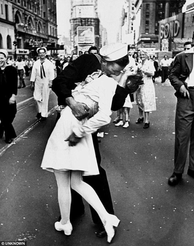 BESO DEL SOLDADO